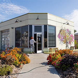 Noteworth cafe entrace with flowers and wall art